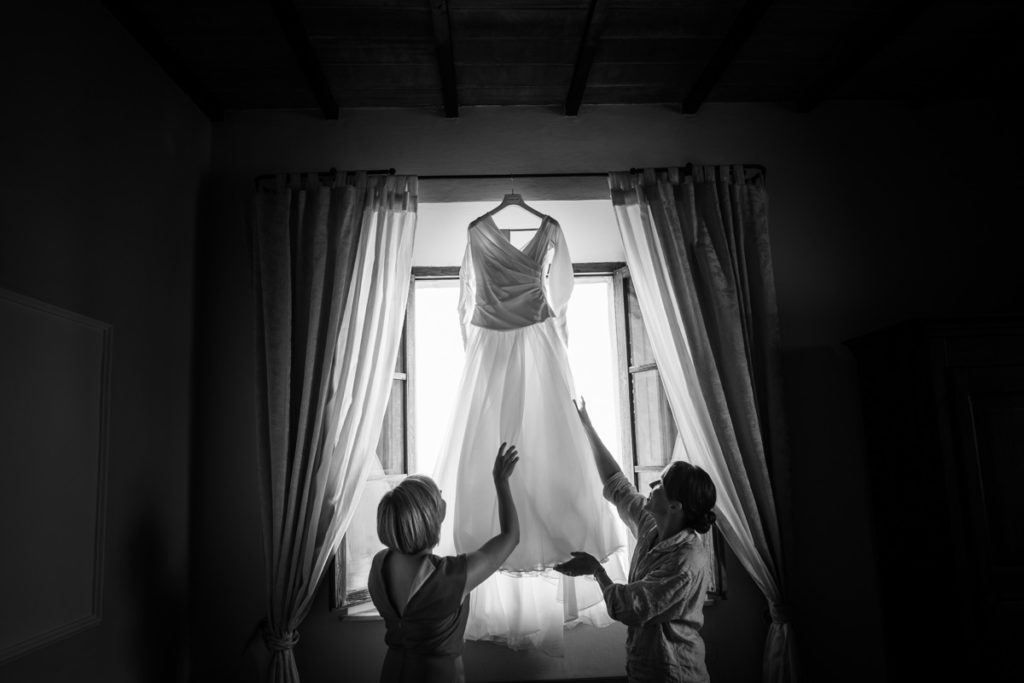 wedding dress in certosa di pontignano siena