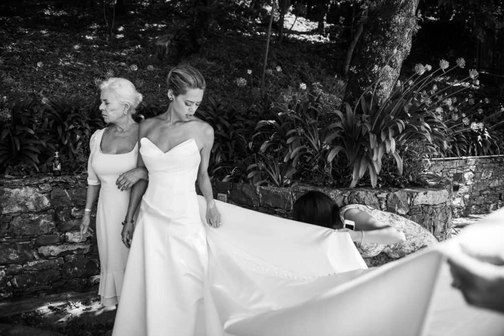 candid wedding photographer in santa maria ligure genoa sposa con mamma