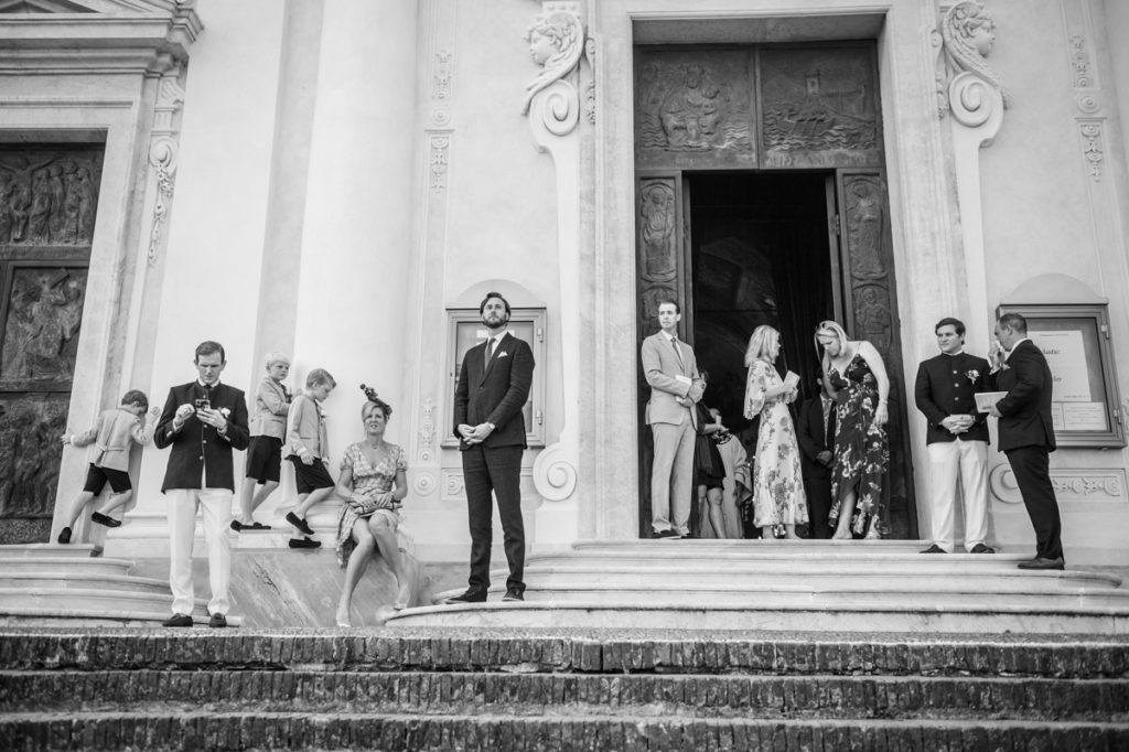 wedding photographer in santa maria ligure genoa fuori dalla chiesa cerimonia