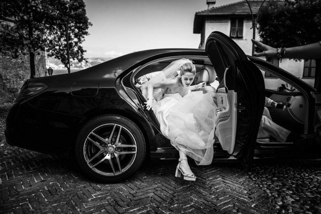 luxury wedding photographer in santa maria ligure genoa arrivo della sposa auto