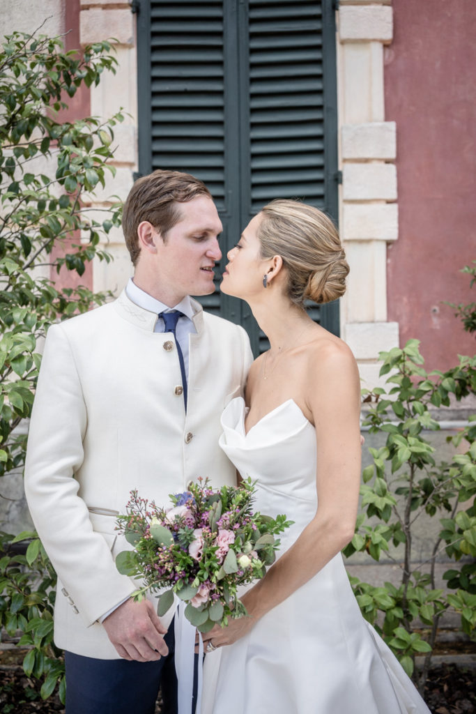 bacio sposi bouquet wedding photographer in santa maria ligure genoa