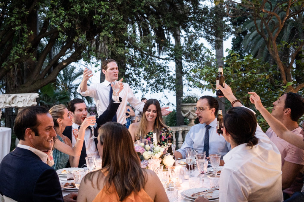 brindisi tavola sposi con amici wedding party in santa maria ligure genoa