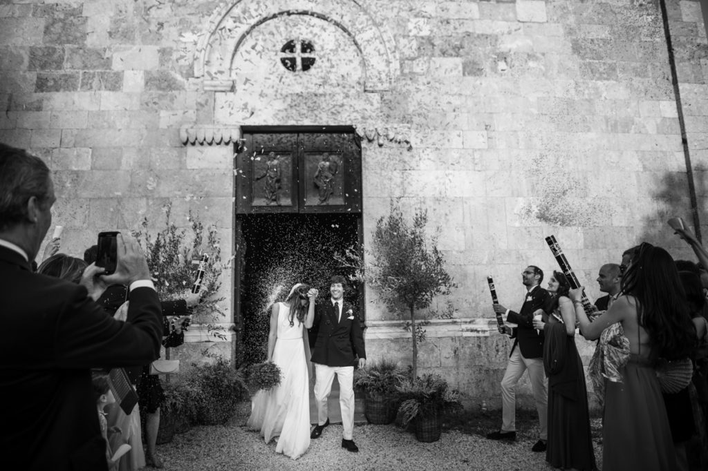 lancio del riso matrimonio pietrasanta chiesa cerimonia