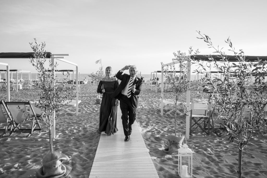 wedding photographer in bagno america forte dei marmi tra i lettini