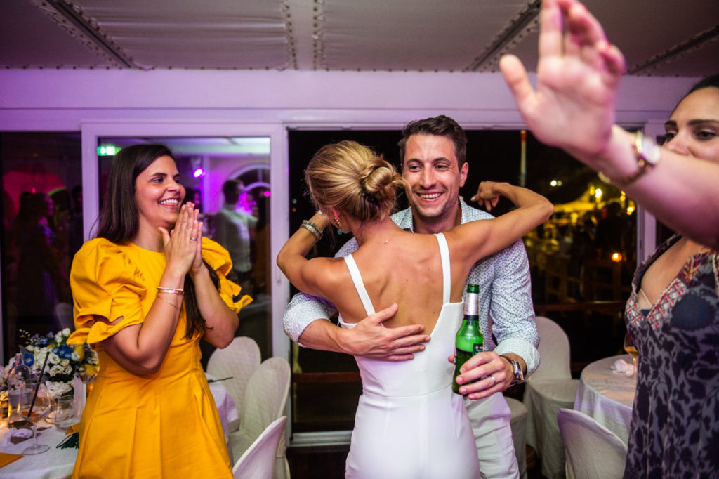 abbraccio e divertimento festa sposi ristorante matrimonio Portofino ricevimento