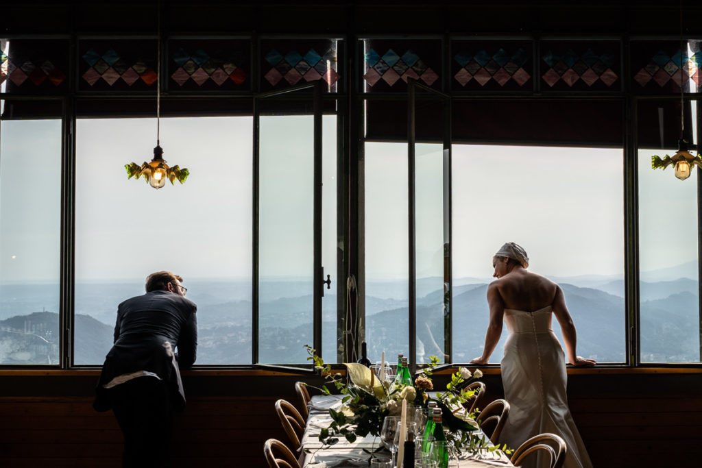 foto artistica sposi al matrimonio panorama lago di como