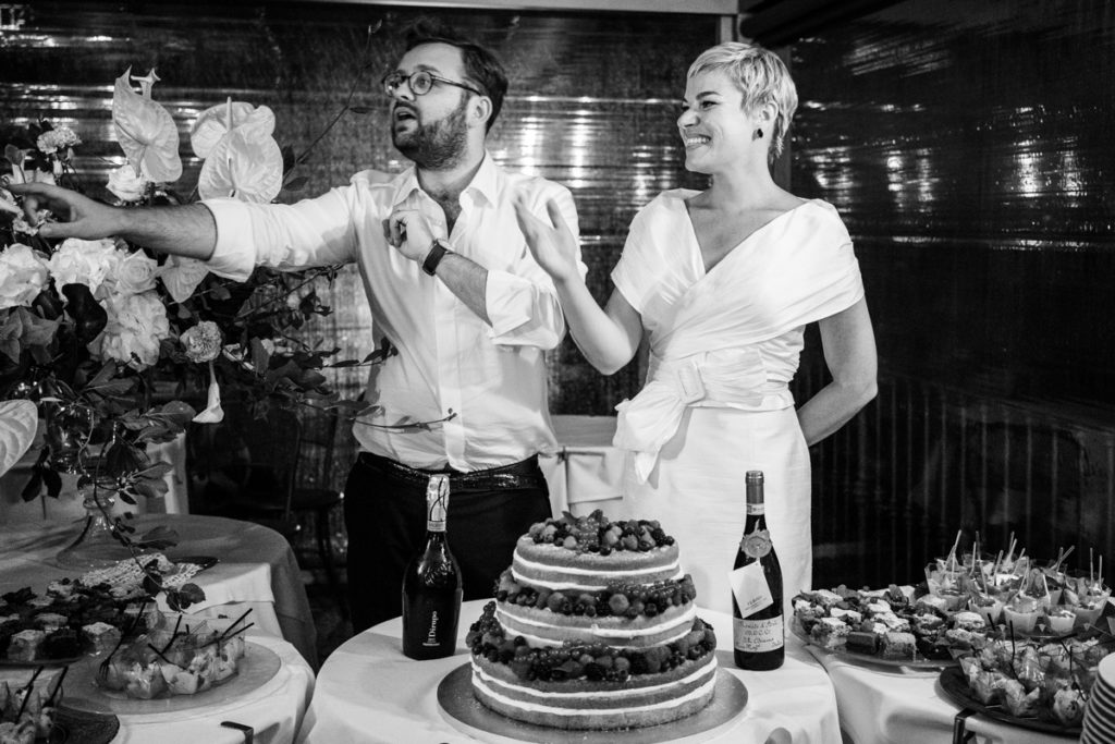 torta e sposi matrimonio lago di como