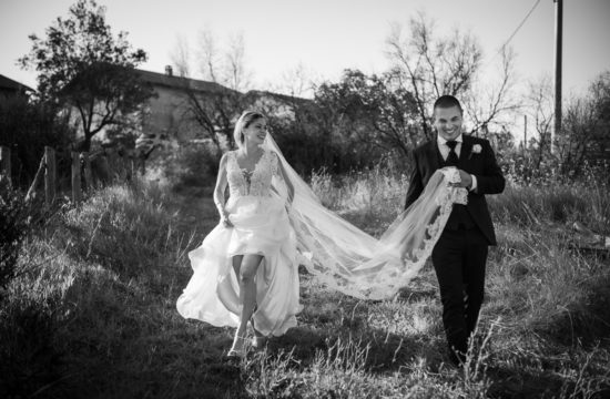 passeggiata natura vestito sposa tenuta mocajo toscana cecina