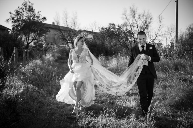 passeggiata natura vestito sposa tenuta mocajo toscana cecina