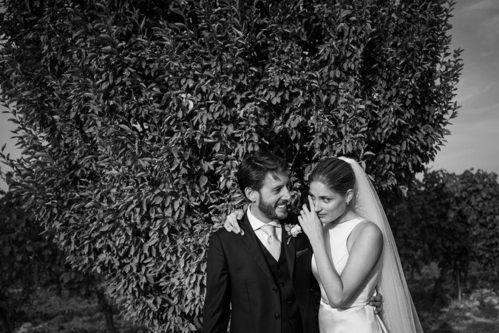 migliore fotografo matrimonio Italia Piemonte Gavi Villa Meirana Broglia vini cerimonia reportage invivtati lusso eleganza campagna servizio fotografico fotografia autoriale emozioni sposi vestito sposa 