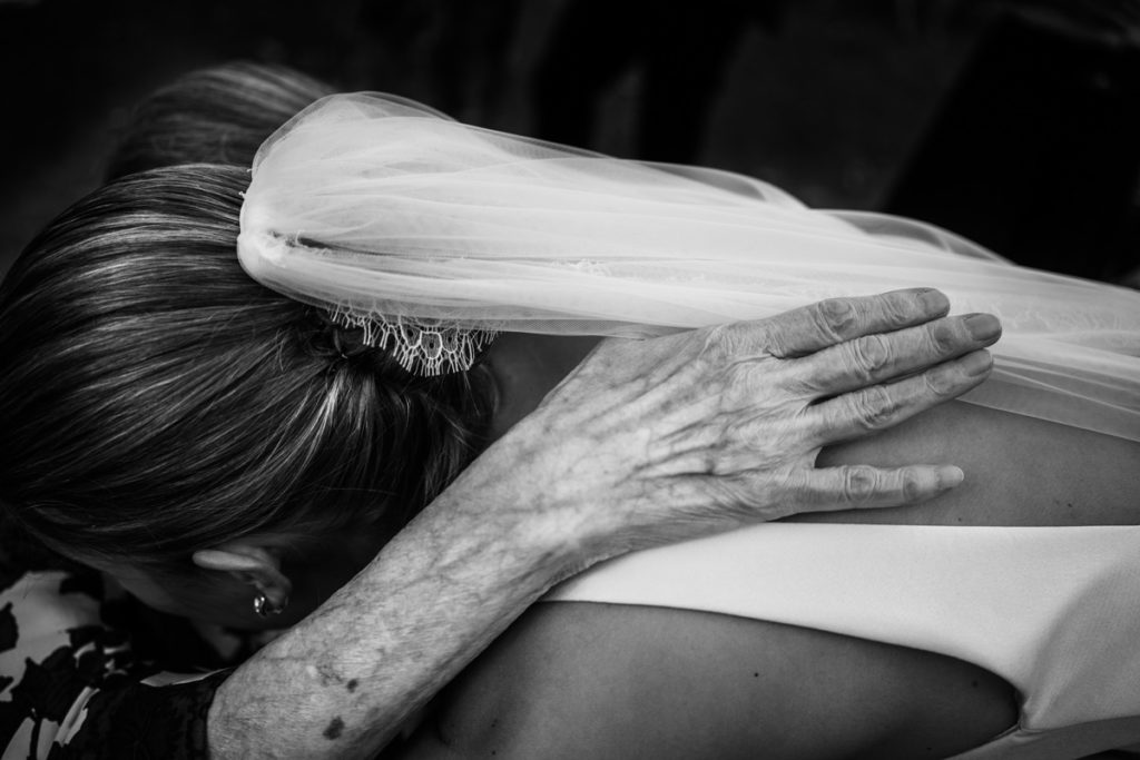 bride wedding top photographer Italy Piedmont emotional pictures moments special day flowers hugs weddings authorial pictures grandma luxury location Broglia wine 