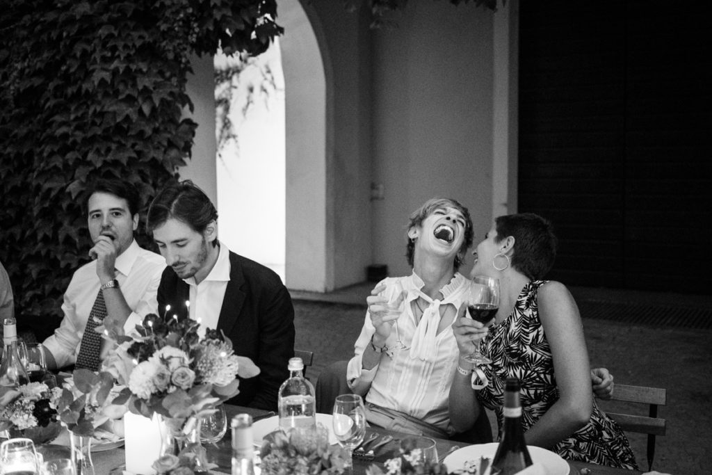 migliore fotografo matrimonio Italia Piemonte Gavi Villa Meirana Broglia vini cerimonia reportage invivtati lusso eleganza campagna abbracci risate festa ricevimento cena sposi 