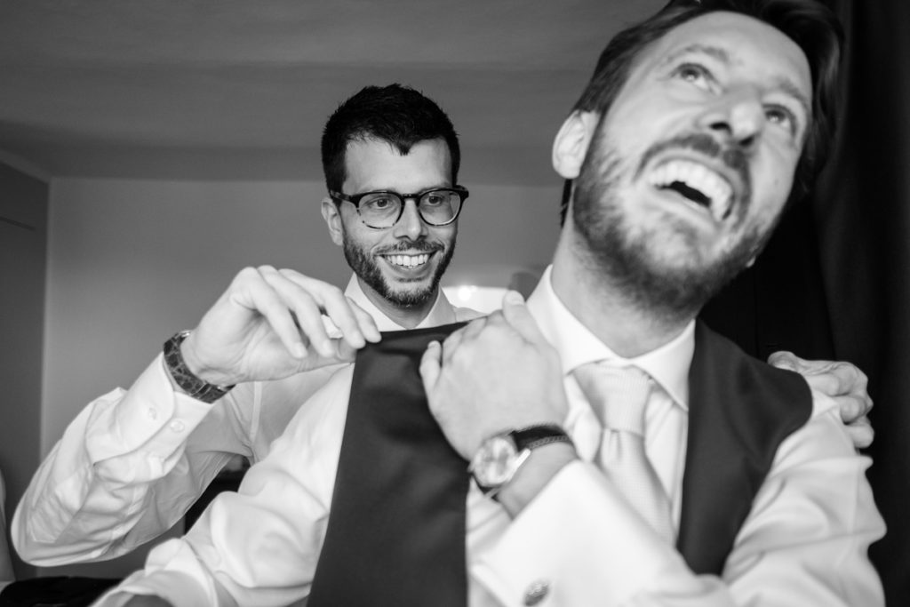 groom top wedding photographer luxury locations Italy Piedomnt groom reportage authorial photography