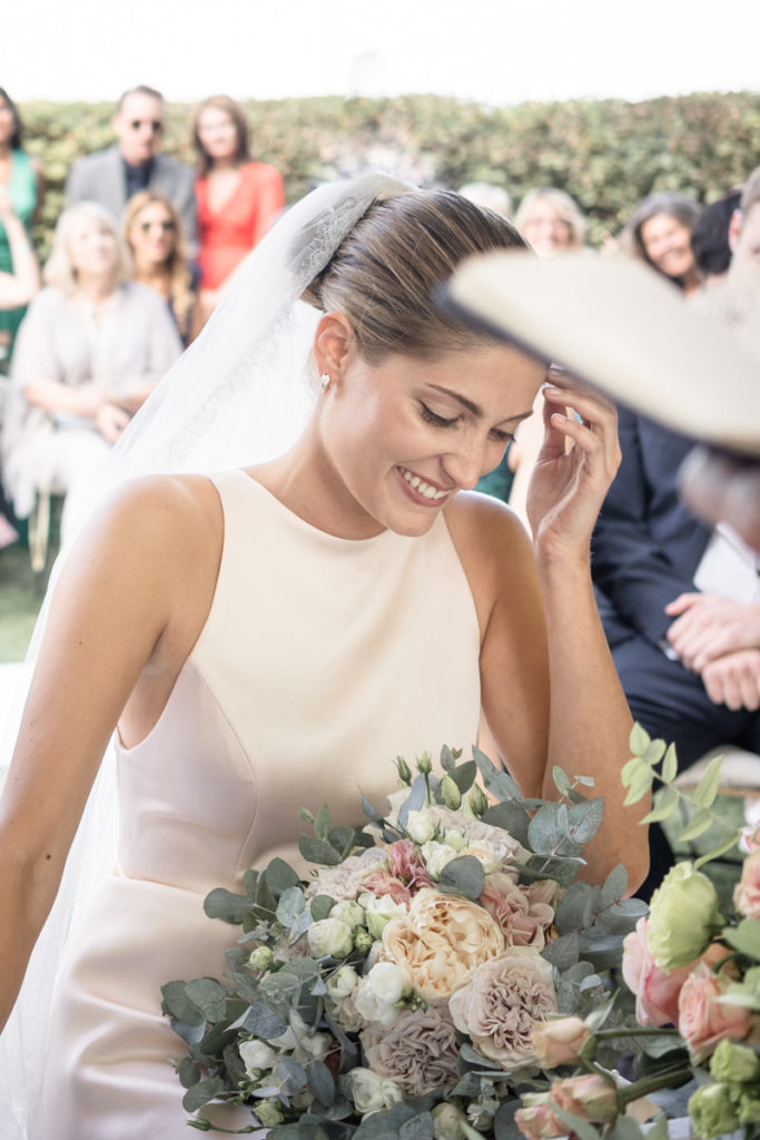 sposa bellissima bouquet fiori vestito Piccini migliore fotografo matrimonio Italia Piemonte Gavi Villa Meirana Broglia vini cerimonia reportage invivtati lusso eleganza campagna 