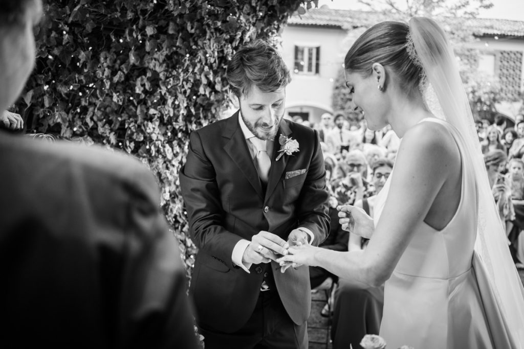 wedding best photographer events bride top dress Piccini reportage legant location country Italy Piedmont cerimony authorial rings 