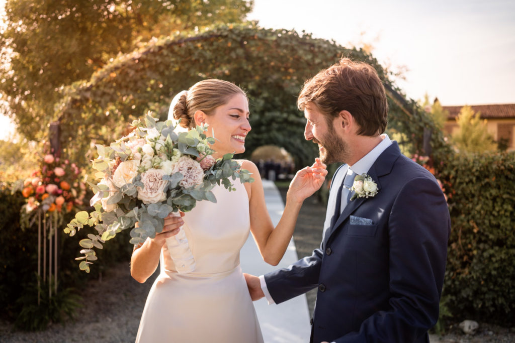 migliore fotografo matrimonio Italia Piemonte Gavi Villa Meirana Broglia vini cerimonia reportage lusso eleganza campagna  tramonto servizio fotografico sposi bouquet 