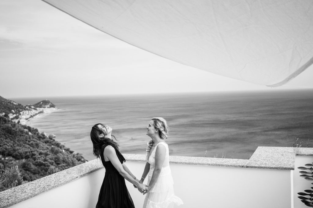 Bride dress Atelier Eme Genova Finale Liguria La Ginestra Villa Ulivi wedding photographer Italy friends bridesmaids sea summer reportage 