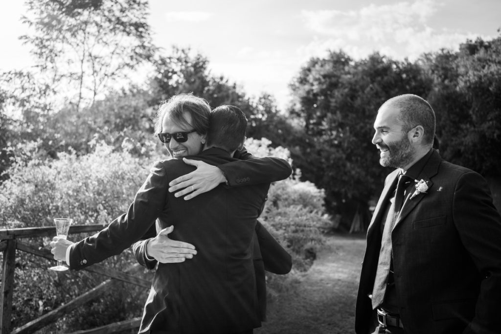 Fotografo matrimonio la Ginestra, abito  sposa  location ulivi truccatrice lusso Valentina Guria atelier eme genova sposa fotografia  vestito mare liguria pizzo felicità reportage emozioni abbracci amici felicità