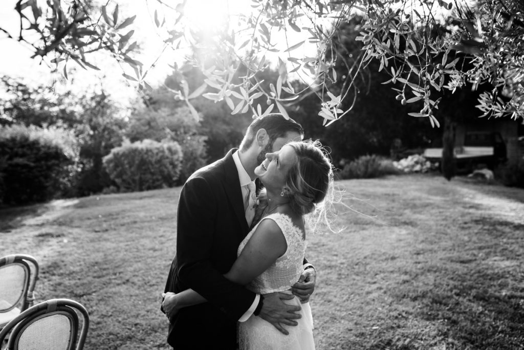 Fotografo matrimonio la Ginestra, abito  sposa  location ulivi truccatrice lusso Valentina Guria atelier eme genova sposa fotografia  vestito mare liguria pizzo felicità reportage emozioni  amore   fiori  sposi campagna Liguria abbracci bianco nero