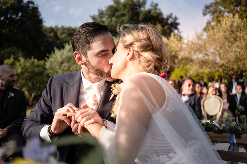 Fotografo matrimonio la Ginestra, abito  sposa  location ulivi truccatrice lusso Valentina Guria atelier eme genova sposa fotografia  vestito mare liguria pizzo felicità reportage emozioni bacio allestimenti anelli 