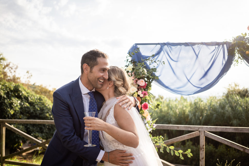 Fotografo matrimonio la Ginestra, abito  sposa  location ulivi truccatrice lusso Valentina Guria atelier eme genova sposa fotografia  vestito mare liguria pizzo felicità reportage emozioni amici cerimonia allestimenti fiori abbracci 