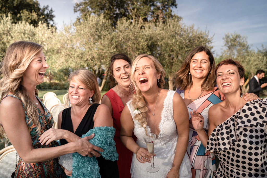 Fotografo matrimonio la Ginestra, abito  sposa  location ulivi truccatrice lusso Valentina Guria atelier eme genova sposa fotografia  vestito mare liguria pizzo felicità reportage emozioni amiche damigelle sorrisi reportage brindisi 