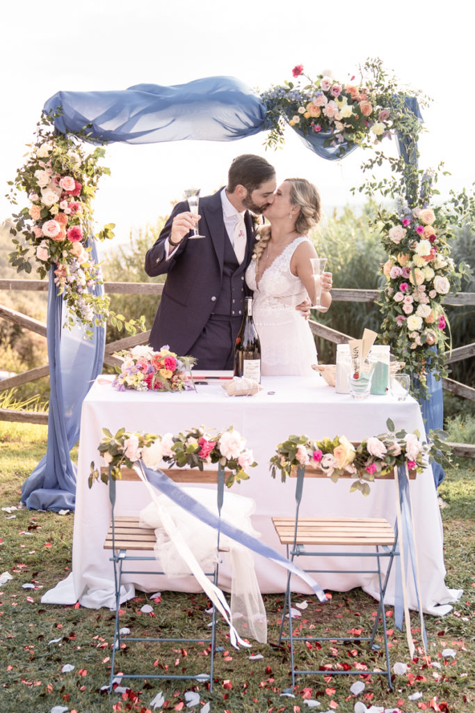 Fotografo matrimonio la Ginestra, abito  sposa  location ulivi truccatrice lusso Valentina Guria atelier eme genova sposa fotografia  vestito mare liguria pizzo felicità reportage emozioni brindisi prosecco allestimenti fiori  sposi campagna Liguria 