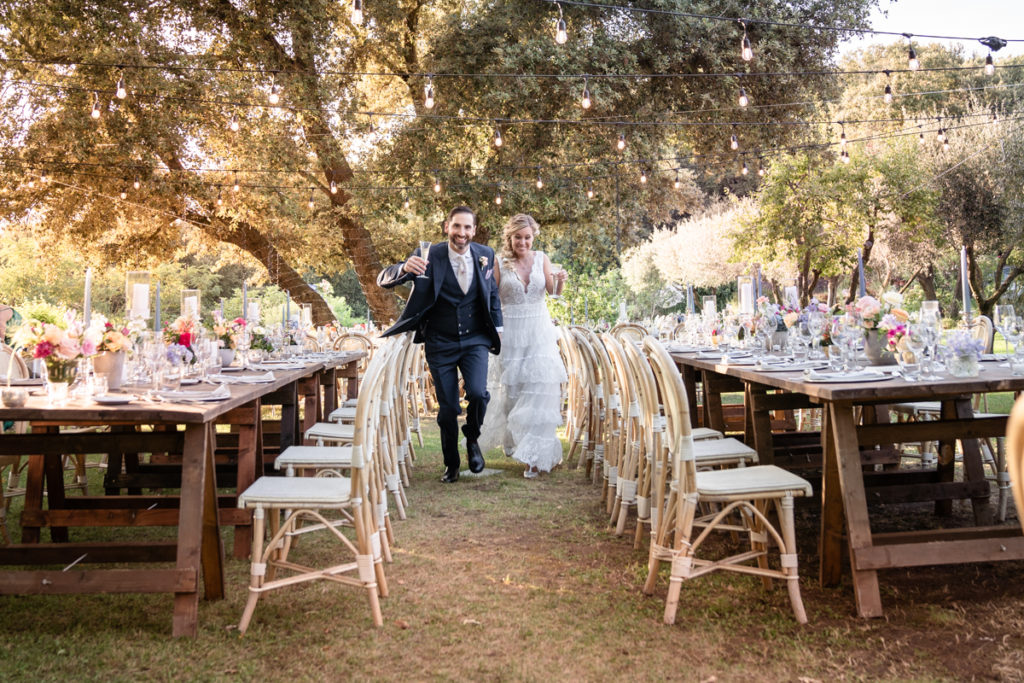 Fotografo matrimonio la Ginestra, abito  sposa  location ulivi truccatrice lusso Valentina Guria atelier eme genova sposa fotografia  vestito mare liguria pizzo felicità reportage emozioni brindisi prosecco allestimenti fiori  sposi campagna Liguria  reportage festa cena tavoli imperiali