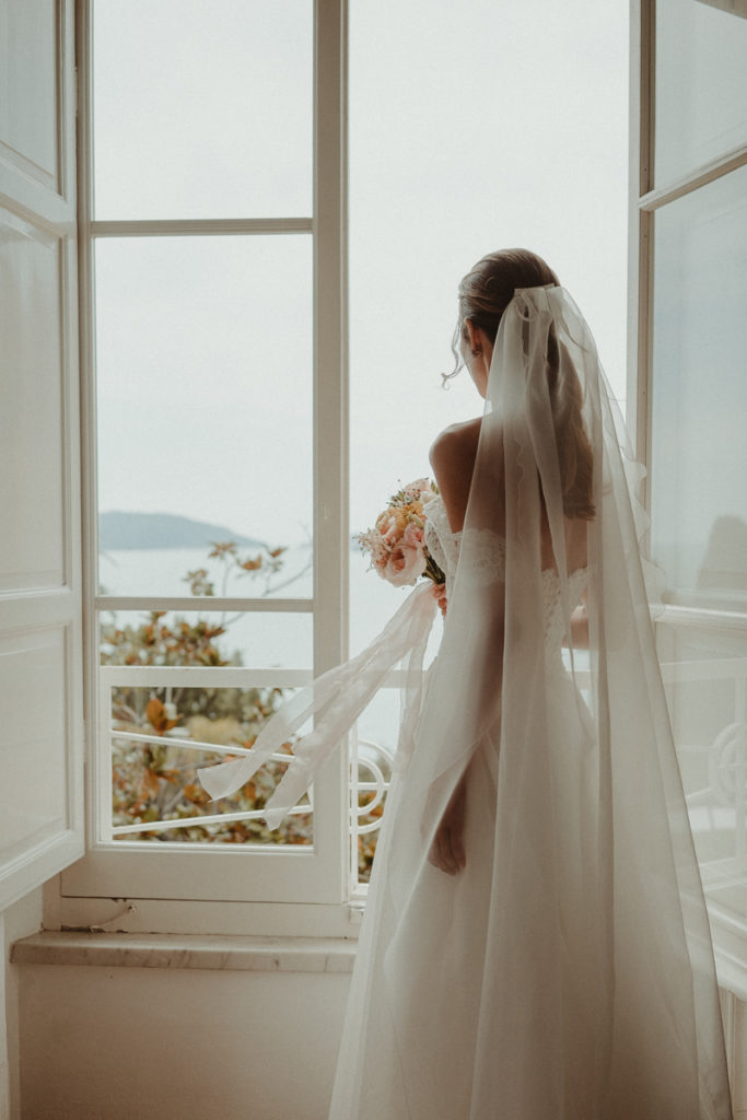 villa, marigola, fotografo, matrimonio, italia, cinqueterre, elegante, reportage, sposa, vestito, isprazione, velo, bouquet, fiori