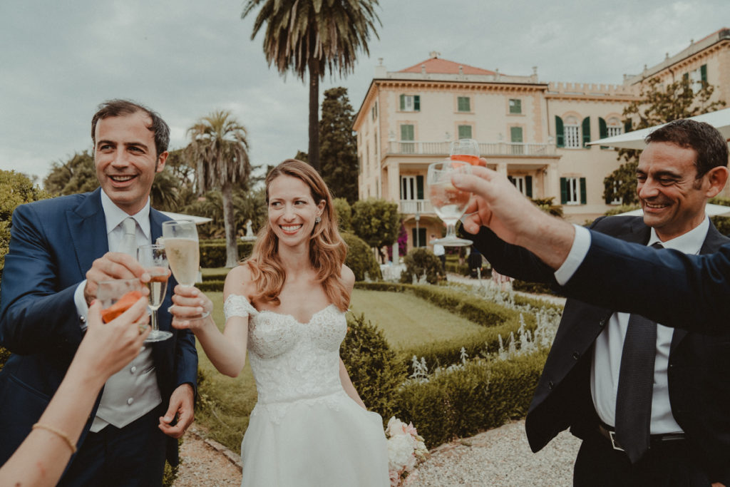 wedding, photographer, photopgraphy, italy, italian, riviera, liguria,  bride, luxury, bouquet, planner, reportage, inspiration, shooting, couple, vailla, marigola, cheers, aperitif, friends, guests, prosecco, Capurro, 