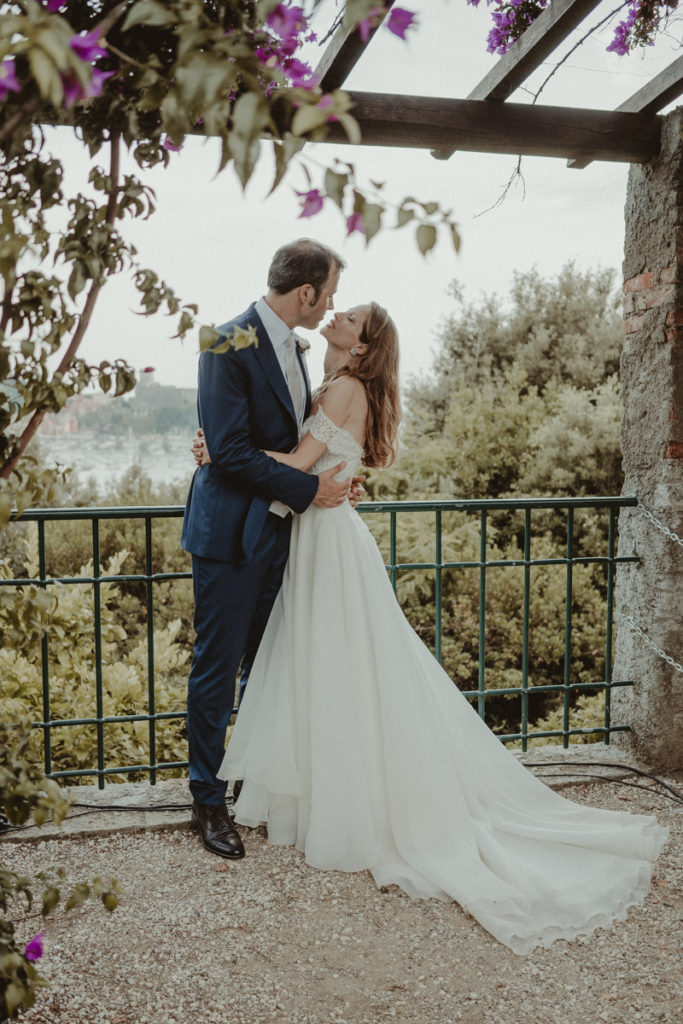 villa, marigola, fotografo, matrimonio, italia, cinqueterre, elegante, reportage, sposa, pettinatura, ispirazioni, idee, vestito, abito, sposo,  fiori