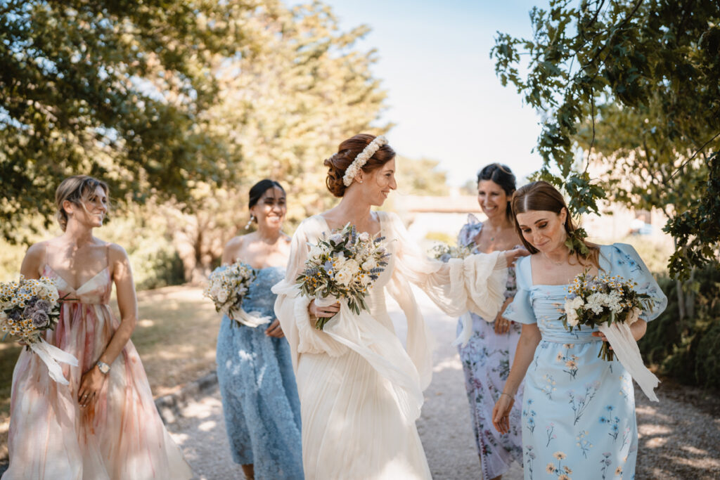 Wedding, photographer, Umbria, Location, venue, reportage, country, bride, Italy, inspiration, emotions, sister, dress, Hafzi, Redhair, gettingready, smiles, bouquet, flowers, designer, bridemaids, elegance, colors, photography