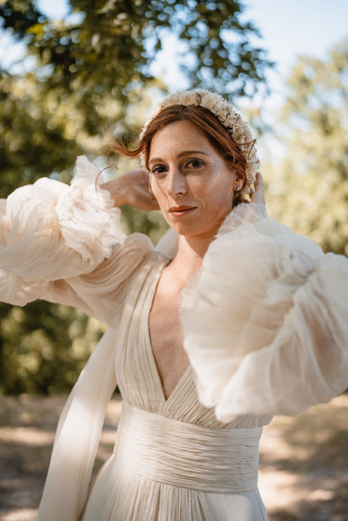 country, elegance, butterfly, lavanda, delicate, reportage, editorial, inspiration, real, venue, location, bride, sisters, redhair, hair, dress, scenarisposa, ideas, botticelli, italy, italian, style, portait, details,  hairstyle, makeup, crownflowers, wedding photographer , Umbria
