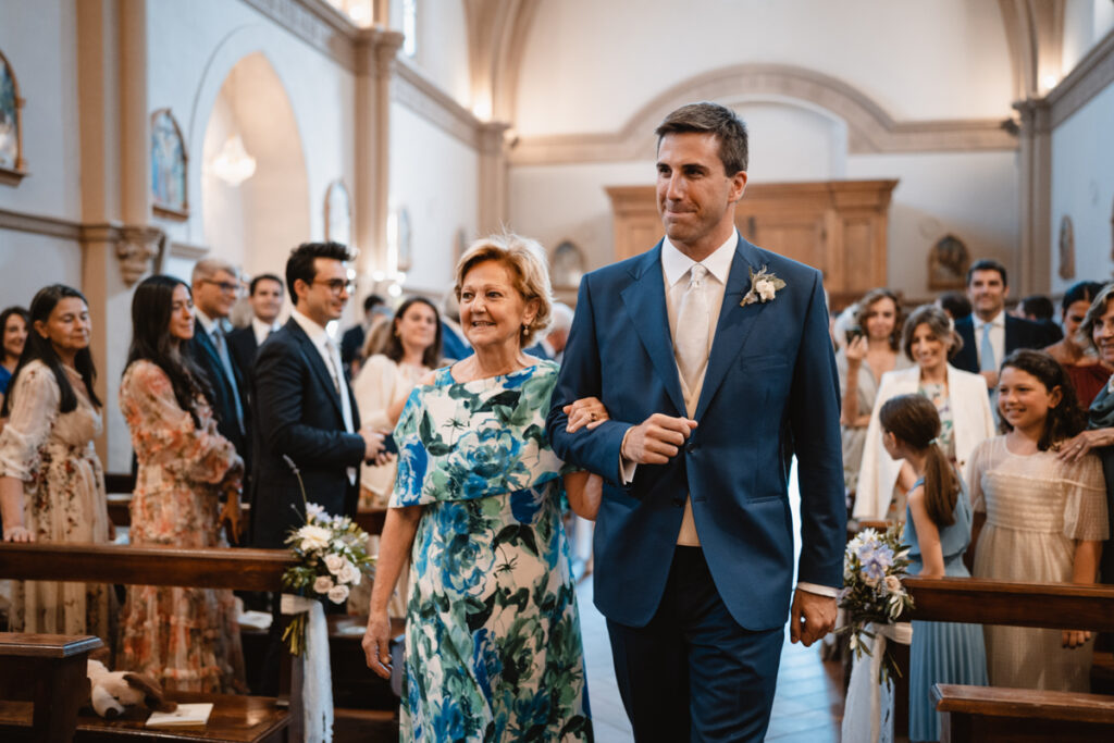 Wedding, photographer, Umbria, Location, venue, reportage, country, Italy, inspiration, emotions, sister, dress, gettingready, smiles, groom, elegance, entrance, mom, church, moments, emotions