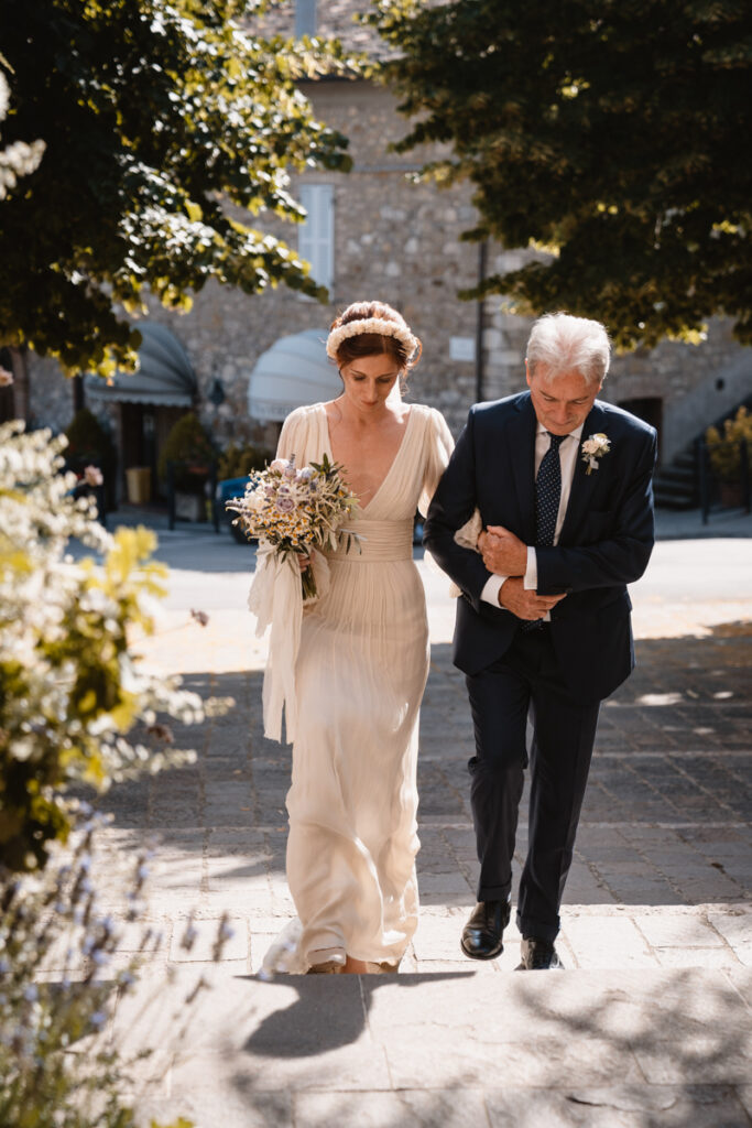 Wedding, photographer, Umbria, Location, venue, reportage, country, bride, Italy, inspiration, emotions, sister, dress, Hafzi, Redhair, gettingready, portaits, crown, photography, colors, emotions, moments, photography, colors, dad, entrance, church