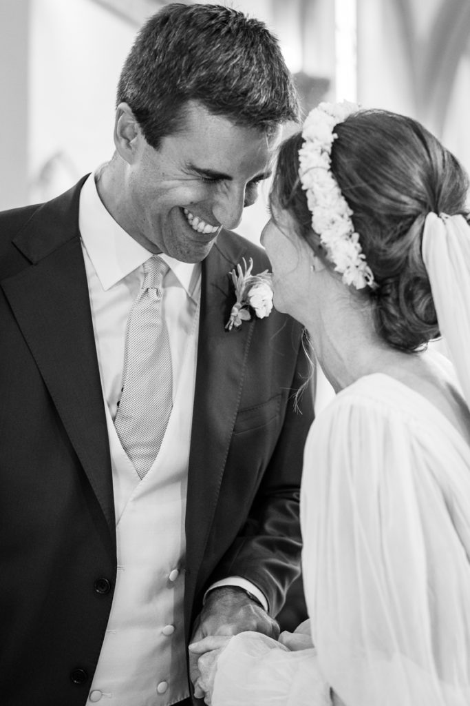 country, elegance, butterfly, lavanda, delicate, reportage, editorial, inspiration, real, venue, location, dress, elegance, bouquet, stiatti, flowers, dad, bride, crown, reportage, emotion, groom, bride, Umbria, wedding, photographer