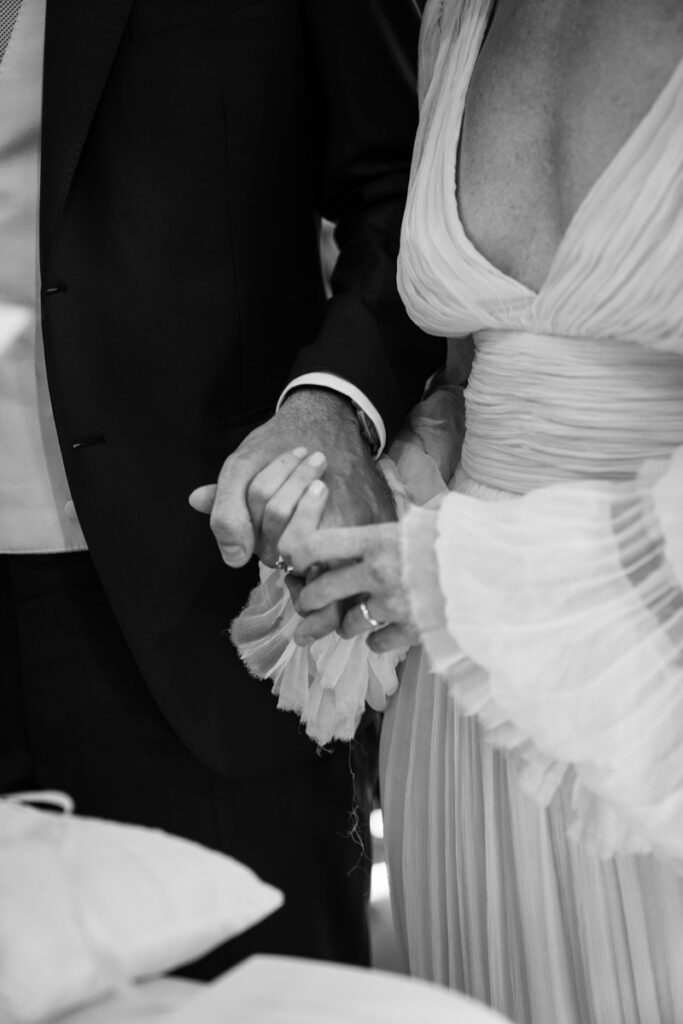 Wedding, photographer, Umbria, Location, venue, reportage, country, bride, Italy, inspiration, emotions, sister, dress, Hafzi, Redhair, gettingready, portaits, crown, photography, hands. promise, rings