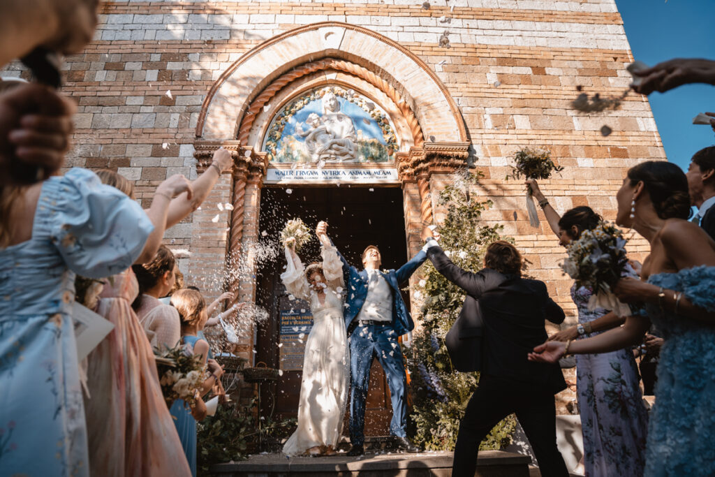 Wedding, photographer, Umbria, Location, venue, reportage, country, bride, Italy, inspiration, emotions, sister, dress, Hafzi, Redhair, gettingready, portaits, crown, photography, colors, church, rice, petals, flowers, happiness, sunset, photography