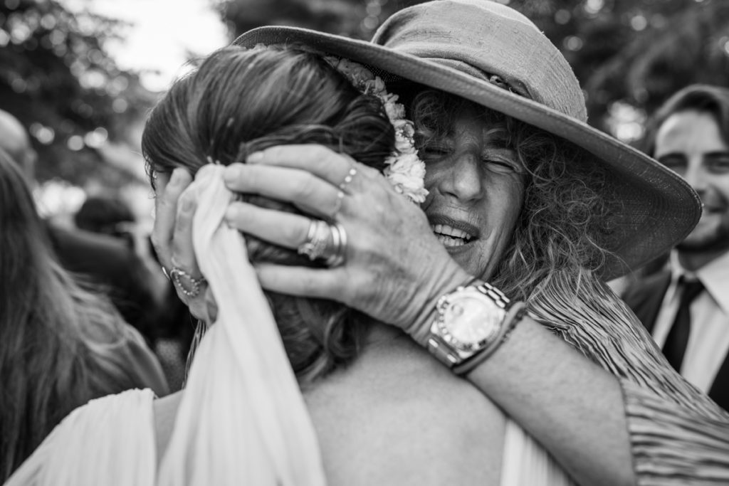 country, elegance, butterfly, lavanda, delicate, reportage, editorial, inspiration, real, venue, location, groom, dress, elegance, bouquet, stiatti, flowers, bride, crown, reportage, emotion, wedding, photographer, Umbria, cerimony, rice