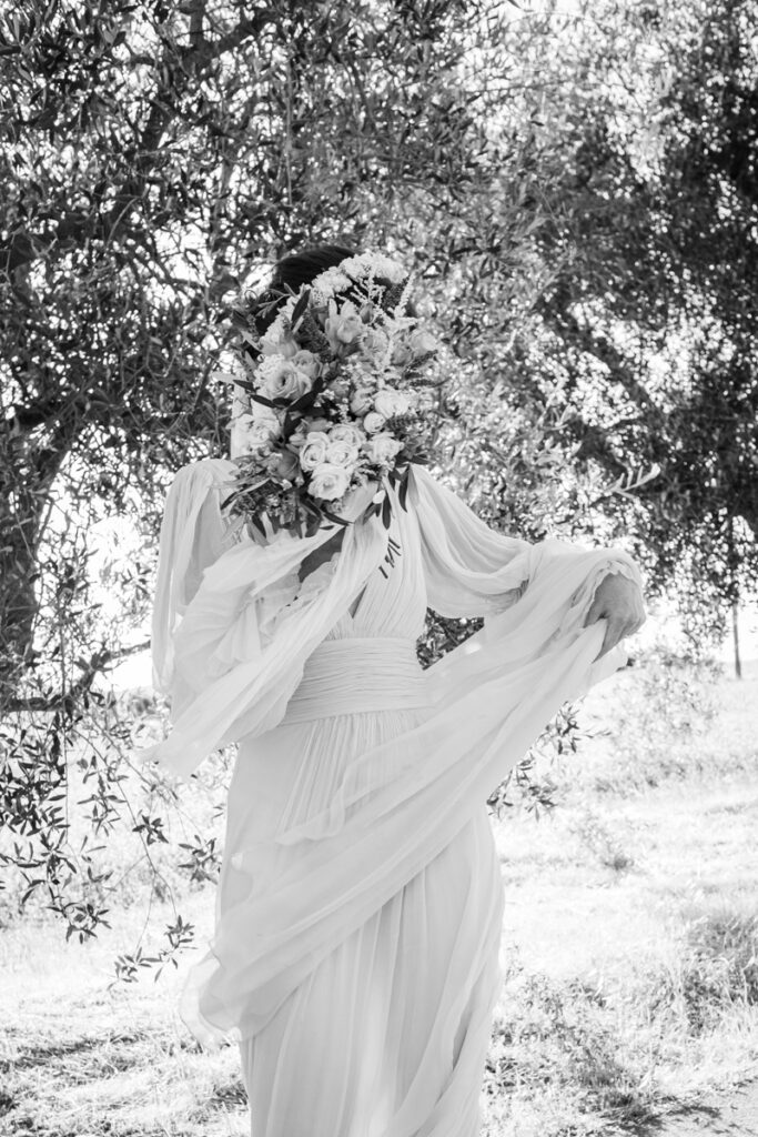 Wedding, photographer, Umbria, Location, venue, reportage, country, bride, Italy, inspiration, emotions, sister, dress, Hafzi, gettingready, portaits, crown, photography, colors. Italy, italian, style, veil, elegance, bouquet, Stiatti, Crown, portait