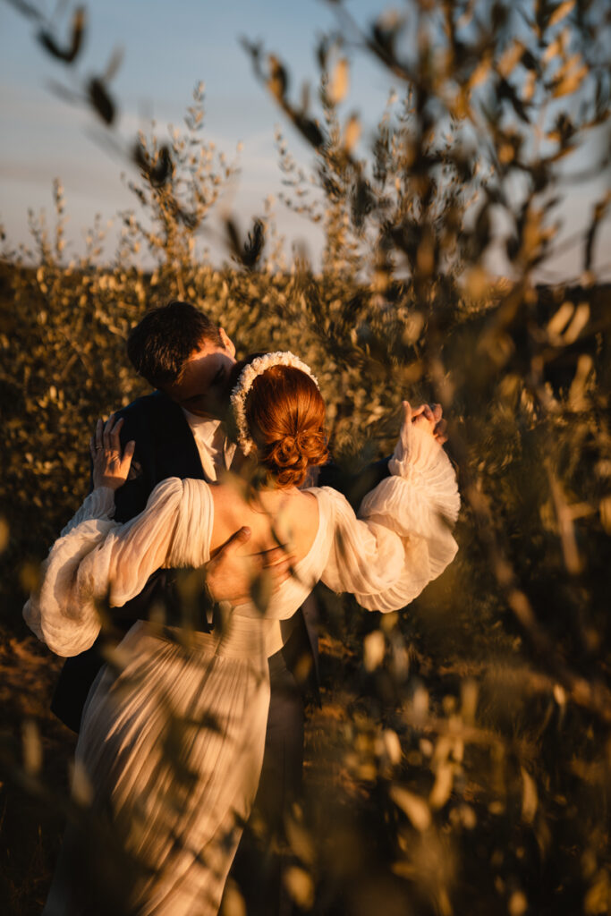 Wedding, photographer, Umbria, Location, venue, reportage, country, bride, Italy, inspiration, emotions, sister, dress, Hafzi, Redhair, gettingready, portaits, crown, photography, colors. Italy, italian, style, elegance, bouquet, Crown, olives, trees,m country, dance, sunset, shooting