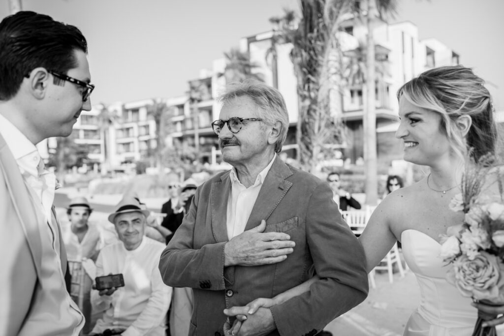 wedding, photographer, Dubai, beach, cerimony, dad, bride, dress, inspiration, palm, reportage, colors, bouquet, flowers, planner, emotions