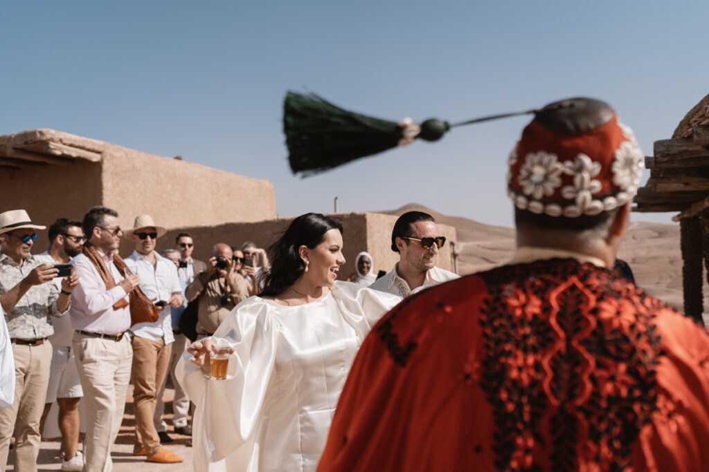 fotografo, matrimonio, agafay, deserto, marrakesh, lapause, cerimonia, tradizionale, marocco, sposa, trucco, parrucchiera, vestito, preparazione, naturale, danza, musica, balli, viaggio, esotico