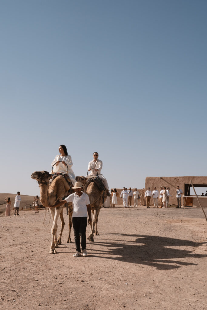 fotografo, matrimonio, agafay, deserto, marrakesh, lapause, cerimonia, tradizionale, marocco, sposa, trucco, parrucchiera, vestito, preparazione, cammello, cerimonia, africa, sposi, tradizione