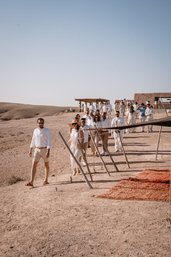 fotografo, matrimonio, agafay, deserto, marrakesh, lapause, cerimonia, tradizionale, marocco, cerimonia, africa, tradizione, tradizionale, invitati, amici, tappeti