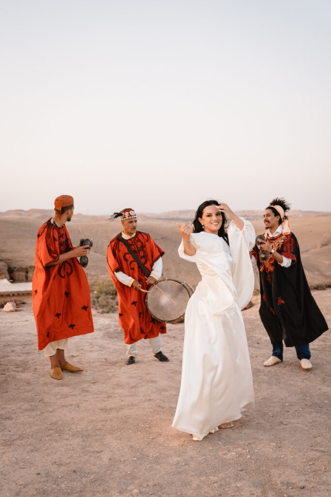 fotografo, matrimonio, agafay, deserto, marrakesh, lapause, cerimonia, tradizionale, marocco, sposa, trucco, parrucchiera, vestito, colori, tradizione, balli, africa, musica, musicisti, aperitivo, festa