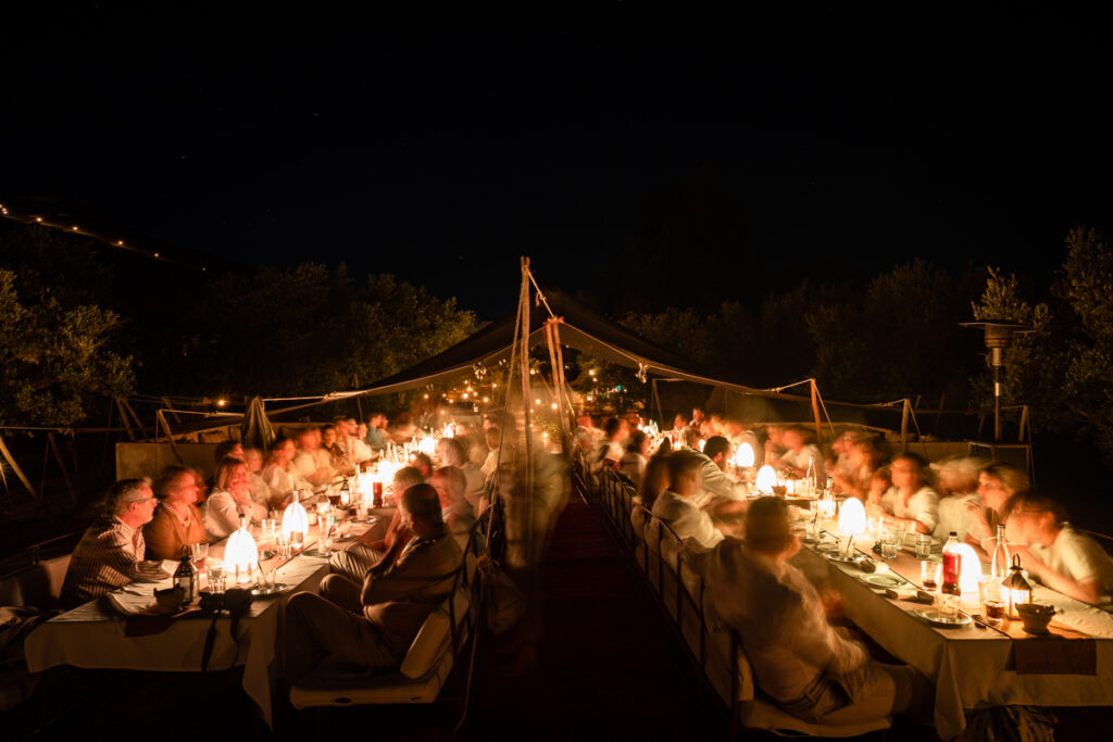 fotografo, matrimonio, agafay, deserto, marrakesh, lapause, cerimonia, tradizionale, marocco, colori, tradizione, balli, africa, festa, cena, luci, africa, tenda, campo