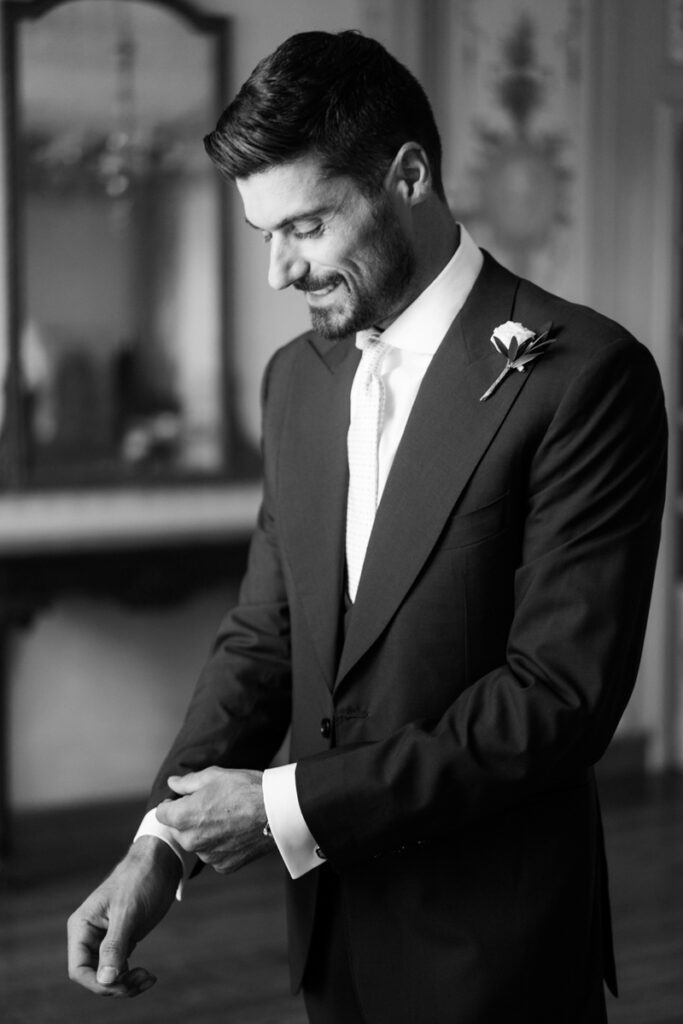 Photos Black and white Giorgia Cenni e Lorenzo Di Giovanni wedding in portofino September 2023 Italy, groom getting ready