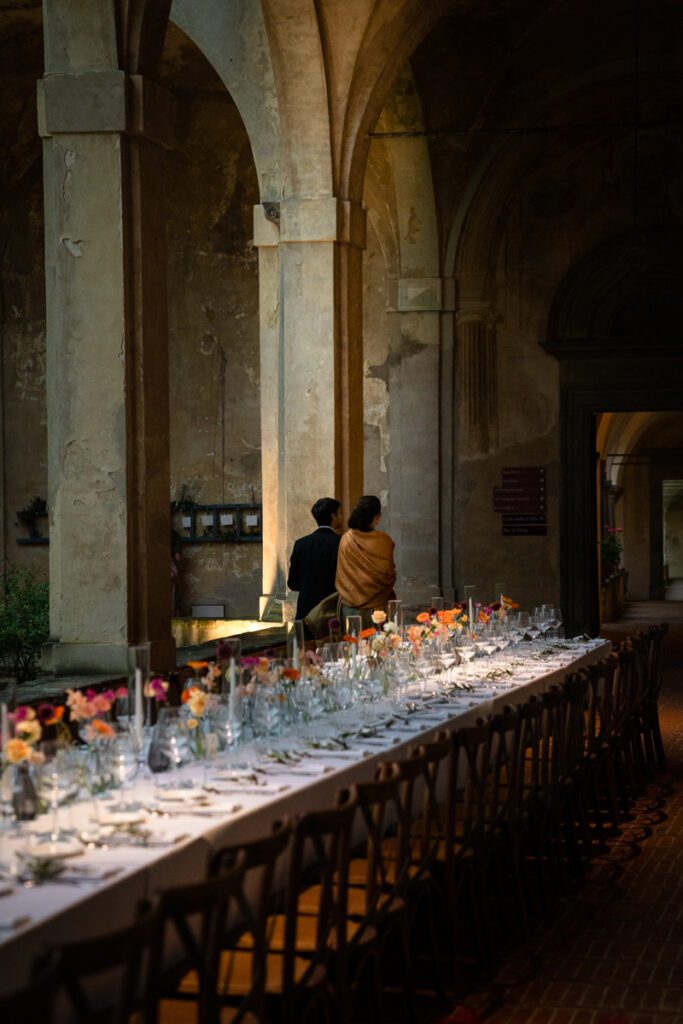 wedding photographer in Tuscany, Italy style, best wedding venue certosa di Pontignano, convento, table dinner flowers design