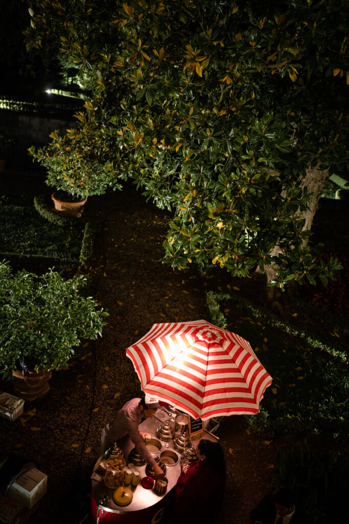 wedding photographer in Tuscany, Italy style, best wedding venue certosa di Pontignano, convento, ice cream in the garden